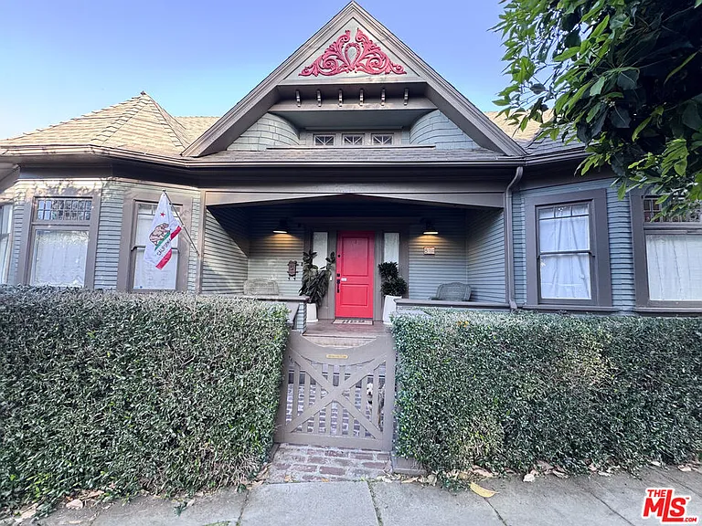 814 E Edgeware Rd — Photo 1