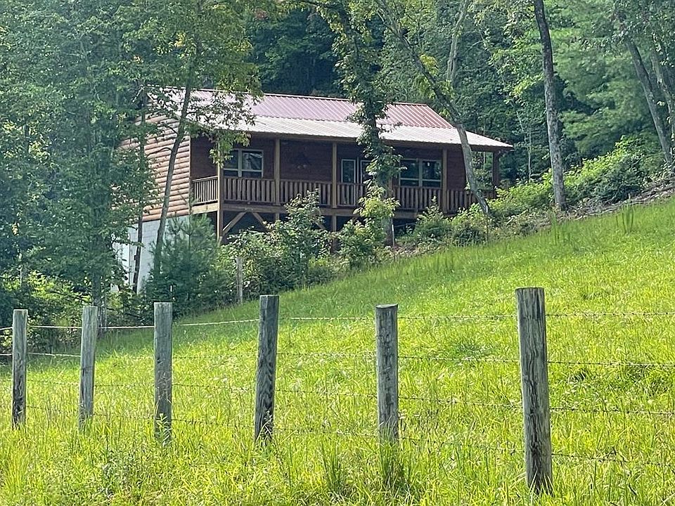 2nd image of 50 Travelers Gap Rd