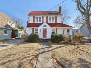 99 Riverside Dr, Rockville Centre, NY 11570