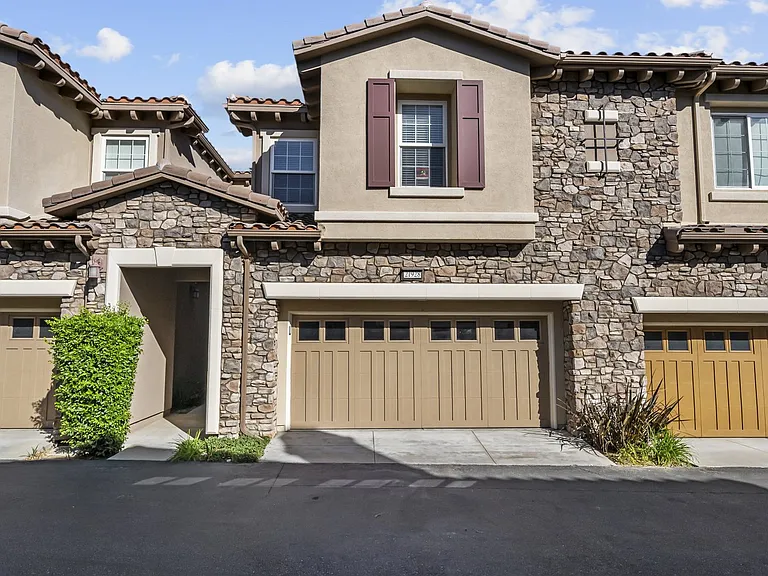 21928 Cortina Pl — Photo 2