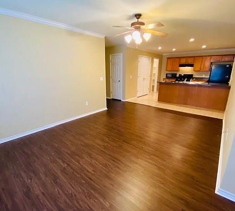 4th image of 1652 N Willowbrook Dr