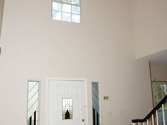 2nd image of 309 Oaklake Ln