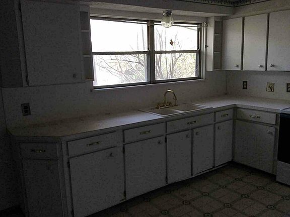 5th image of 2601 Thomas Ave