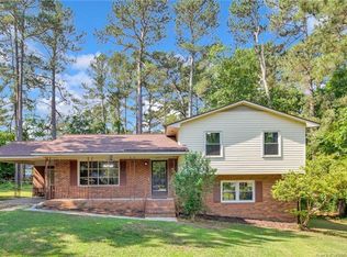 1618 Hickory Ridge Ct, Fayetteville, NC 28304