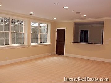 4th image of 747 Franklin Ave