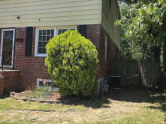 2nd image of 5001 Glassmanor Dr