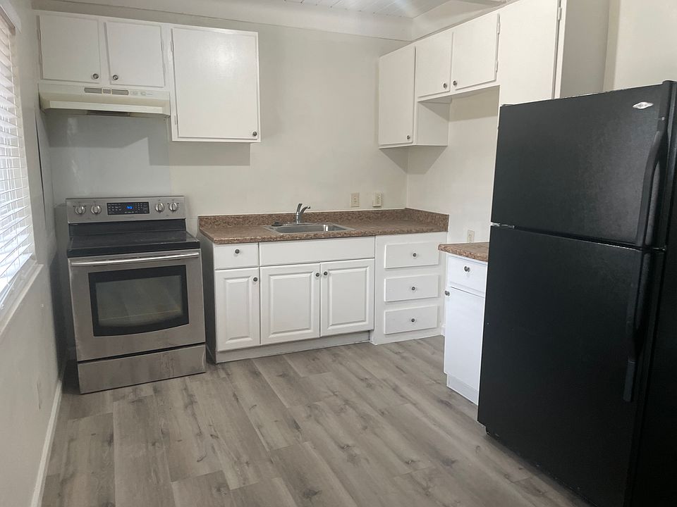 2nd image of 1125 Washington St #2
