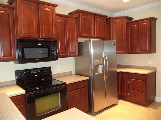 4 bed, 2.5 bath, 2438 sqft, $2,950 — Photo 2