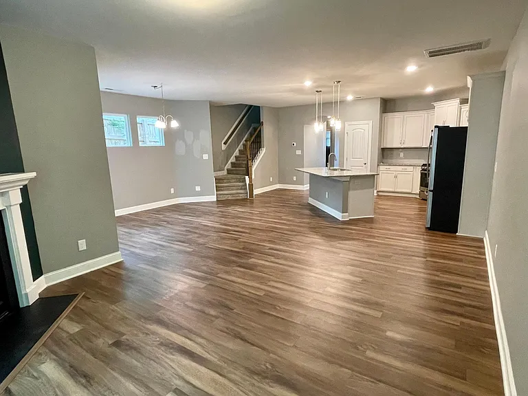 411 Lionel St — Photo 8