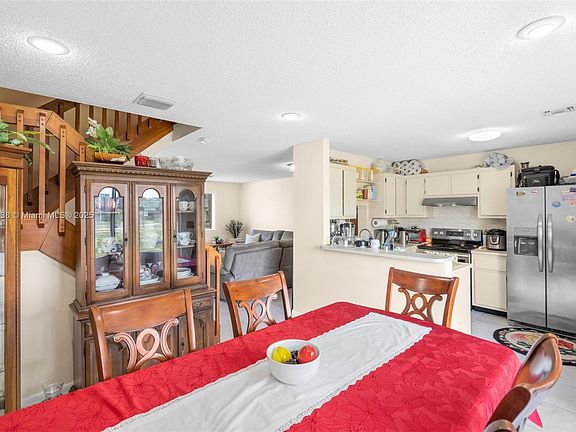 5th image of 1463 Sussex Dr