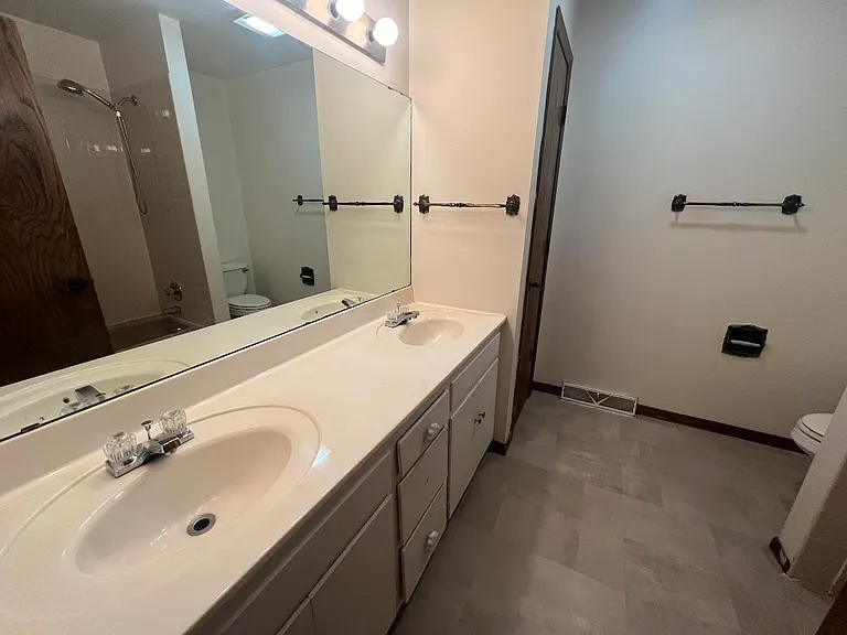 7313 Farmington Way — Photo 10