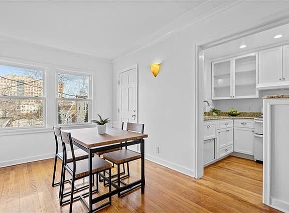 3rd image of 12 E 50th St APT 1W