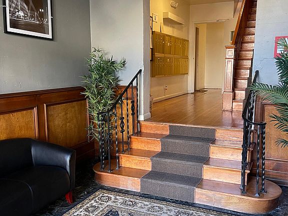 2nd image of 611 S Cloverdale Ave APT 404