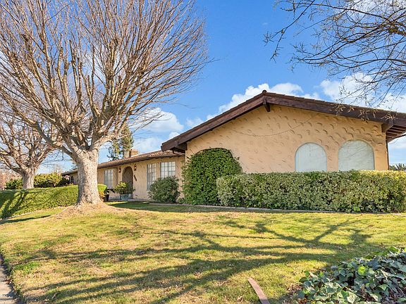 4th image of 5941 S Land Park Dr #2