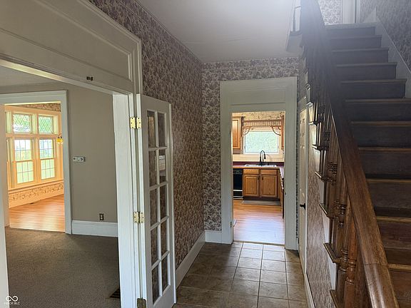 5th image of 227 W Main St
