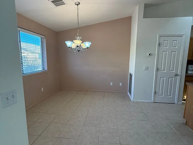 751 Skyview Ln — Photo 5