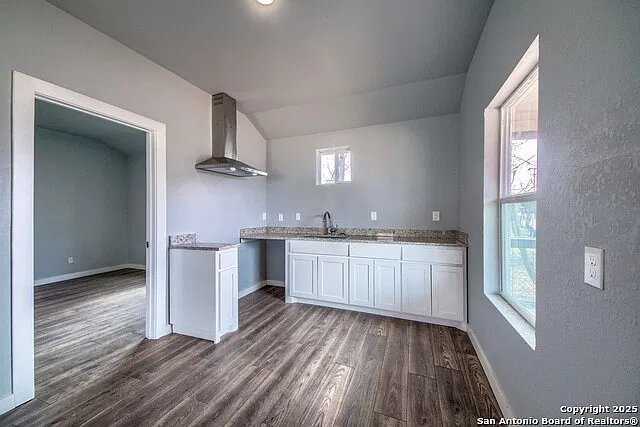 2 bed, 1.0 bath, 773 sqft, $1,000 — Photo 2