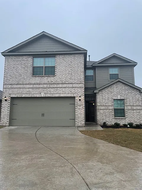5 bed, 2.5 bath, 2702 sqft, $2,395 — Photo 1