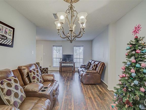 3rd image of 7634 Kempton Park Dr