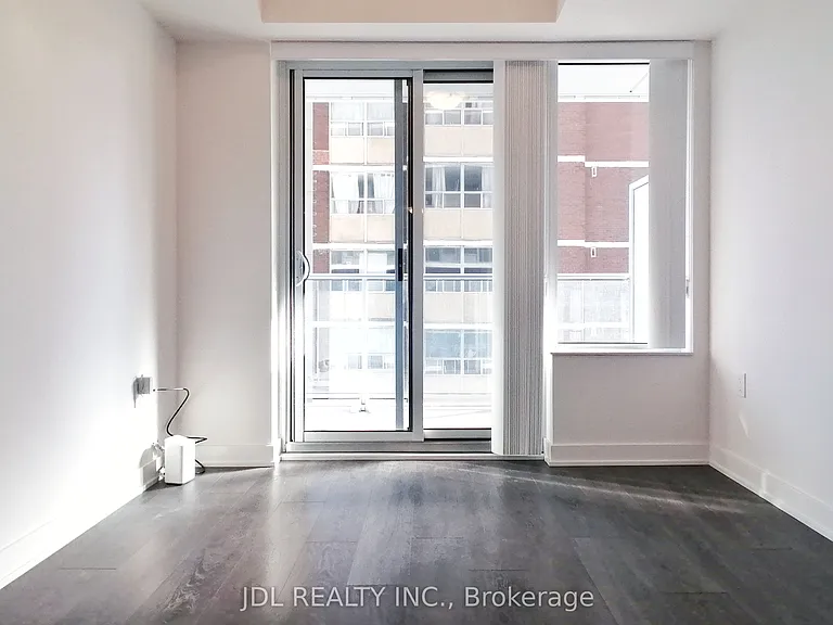 195 Redpath Ave #807 — Photo 2