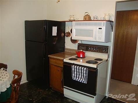 All kitchen appliances stay with the property for the buyers convenience.