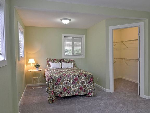 5th image of 9006 NE 71st St