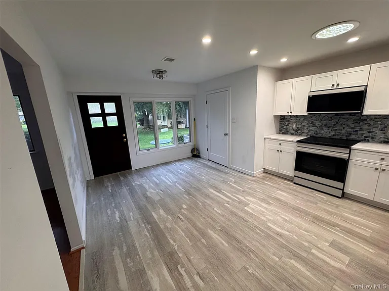 20 Strathmore Gate Dr — Photo 2