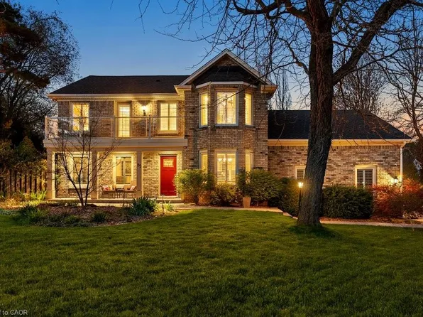 89 Stonegate Dr, Hamilton, ON L9G 3P4