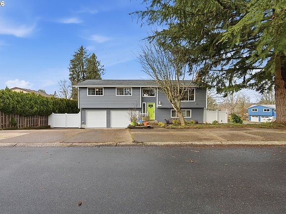 2nd image of 3895 SE Pelton Ave