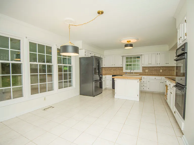 11144 Pleasant Forest Dr — Photo 17