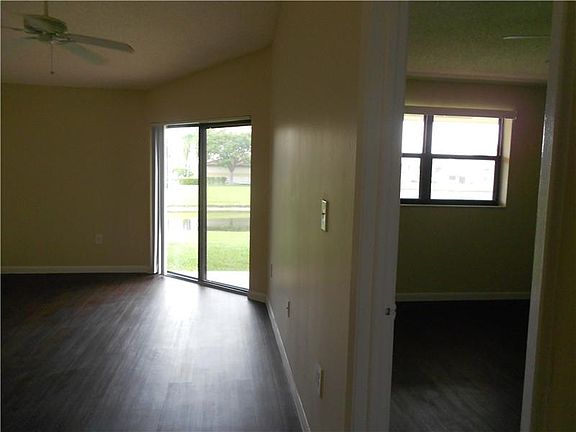 5th image of 9909 Nob Hill Ct