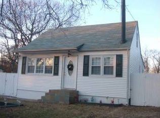 359 Mooney Pond Rd, Selden, NY 11784