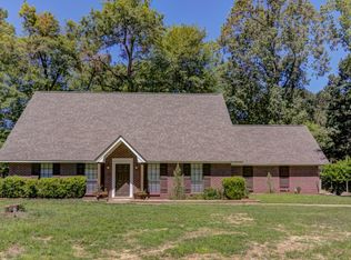 1113A Windy Lake Dr, Vicksburg, MS 39183