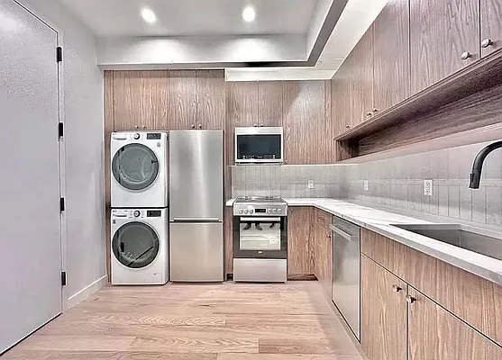 Rented by Reavis | media 32