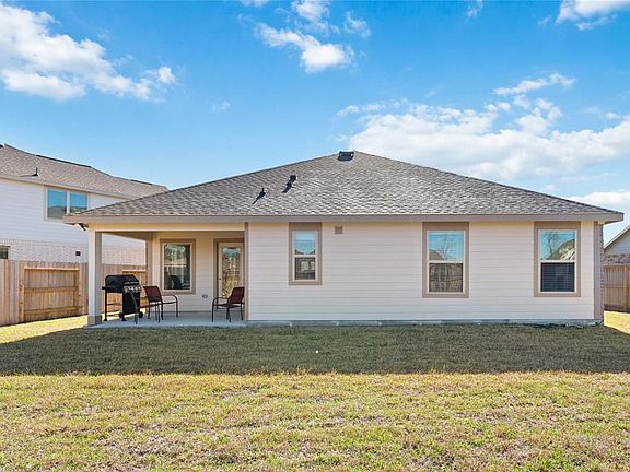 3rd image of 9455 Clearwater Bluff Ln