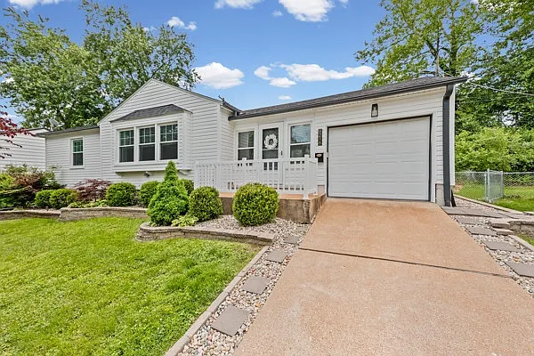 9218 Hallock Dr — Photo 3