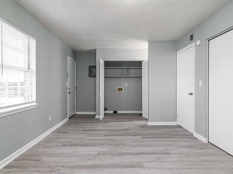 838 Lancelot Ct — Photo 9
