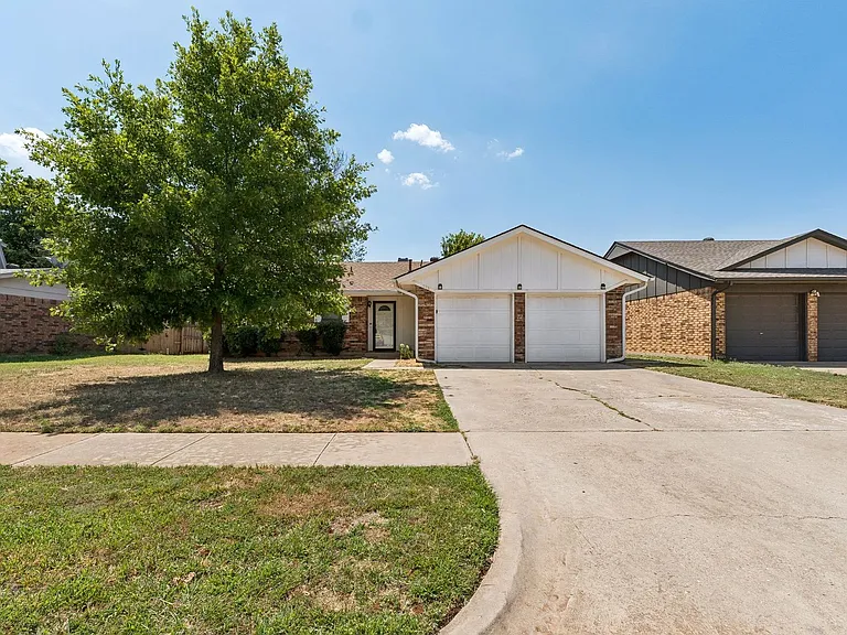 213 S Silver Dr — Photo 1