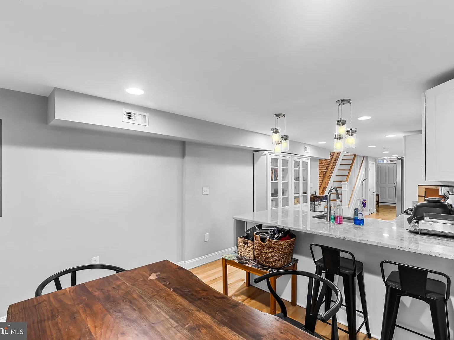 2 bed, 2.0 bath, 990 sqft, $3,000 — Photo 4
