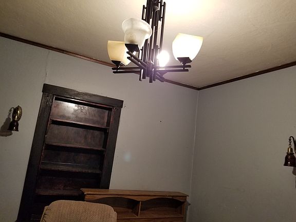 2nd image of 208 N 1st St