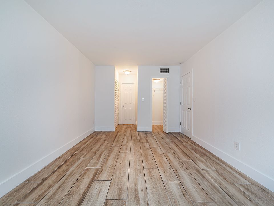 Bedroom with Beautiful Floors | Apartment Homes For Rent In Miami | Biscayne Shores