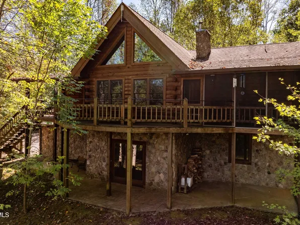 3652 Greenwood Dr, Johnson City, TN 37604