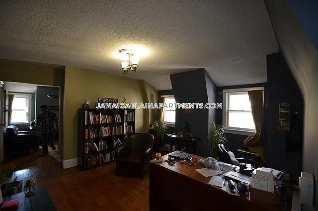 3 bed, $2,500 — Photo 3