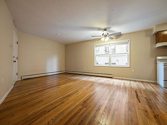 2nd image of 2257 NW Glisan St