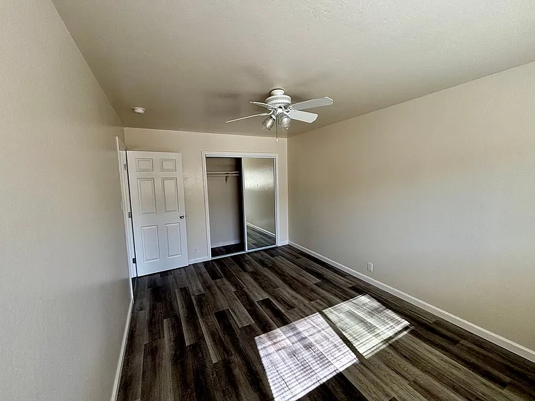 516 Buena Vista Ave #J — Photo 10