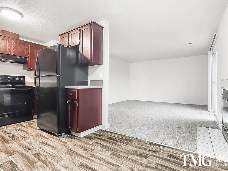 River View Apartments — Photo 4