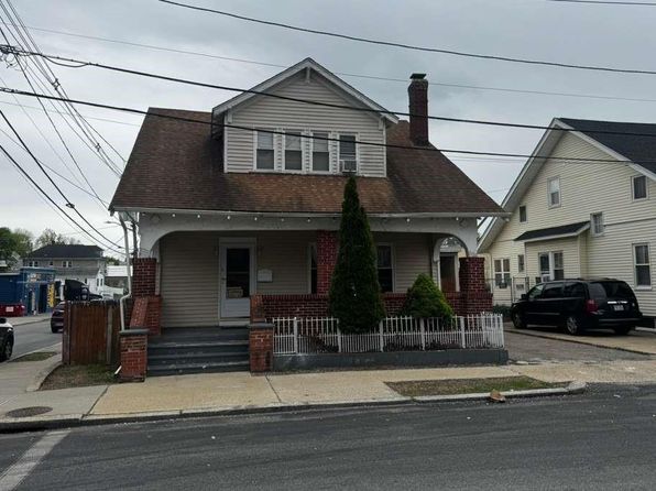 2 Parkview Ave, Providence, RI 02905
