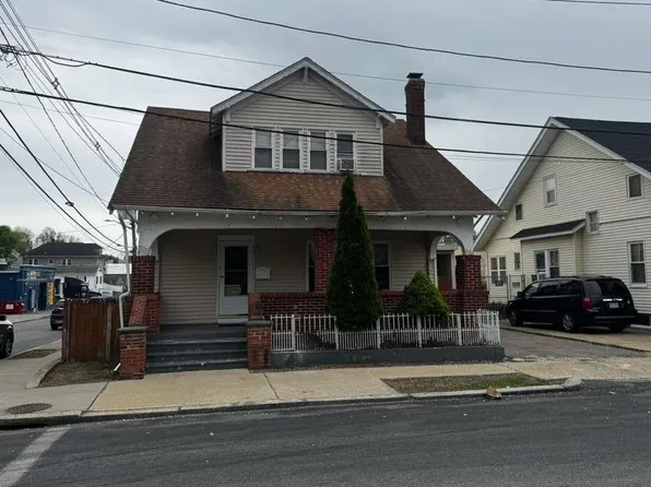 2 Parkview Ave, Providence, RI 02905