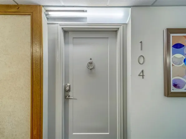 400 Island Way APT 104, Clearwater, FL 33767