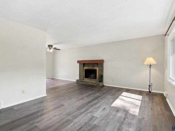 4th image of 817 S Foster Ave